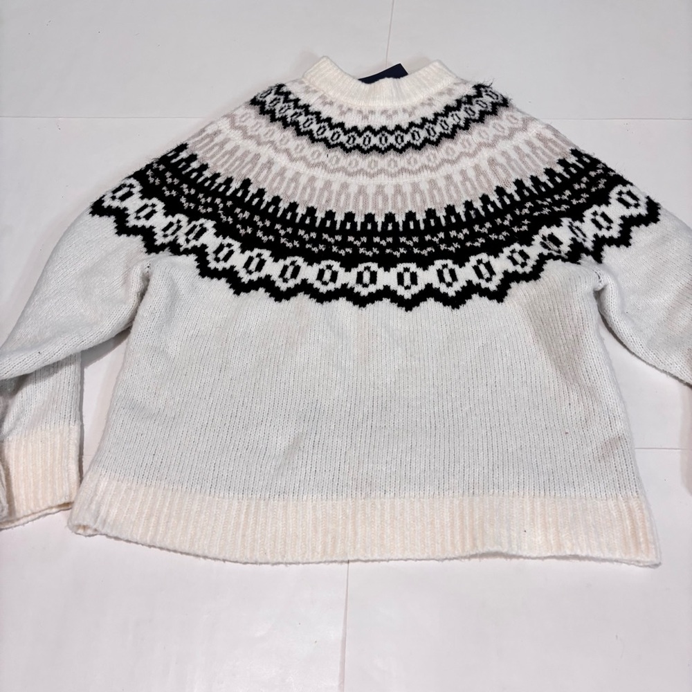 Universal Thread Black and Cream Turtleneck Sweater - Picture 4 of 11